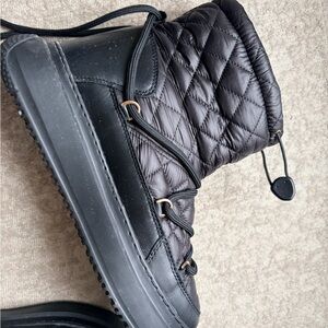 Size 10 Pajar Lightweigt Women's Quilted Black Winter Boots